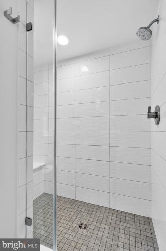 6705 Buttermere Ln, Bethesda MD  20817-1528 exterior