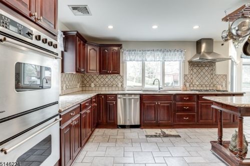 278 Ravenswood St, Mountainside NJ  07092-1360 exterior