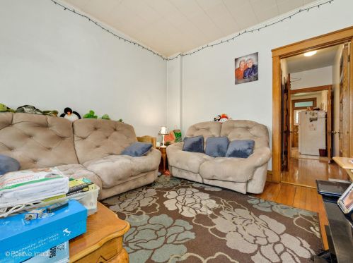 2008 Addison St, Chicago IL 60618-6102 exterior