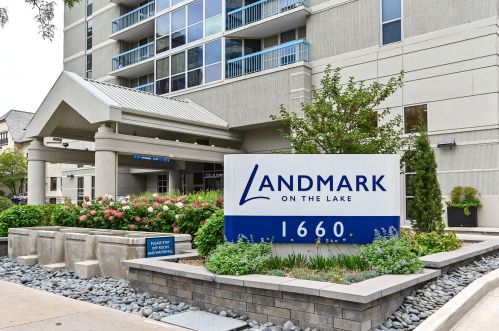 1660 Prospect Ave, Milwaukee WI  53202-2400 exterior