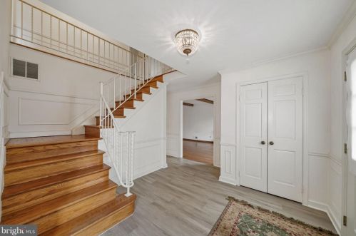 9924 Bedfordshire Ct, Rockville, MD 20854-2015