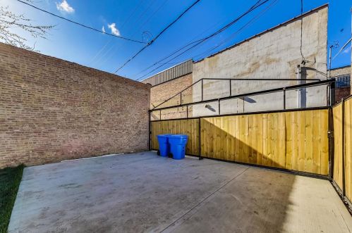 2718 Monroe St, Chicago IL 60624-2661 exterior