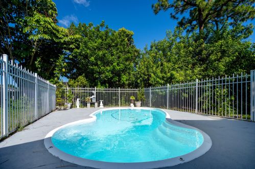 2410 Summit St, Fort Pierce FL  34984-5067 exterior