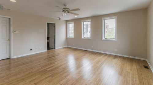 2014 Lincoln Ave, Chicago IL 60614-4598 exterior