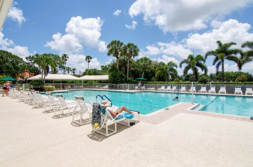 499 Casanova Cir, Fort Pierce FL  34986-1713 exterior