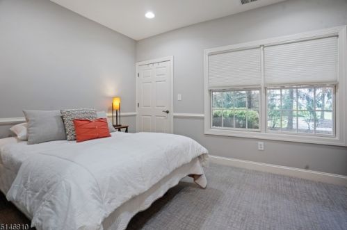 402 Turlington Ct, Livingston NJ exterior