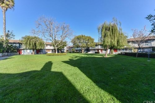 1407 Sycamore Ave, Tustin CA 92780-6279 exterior