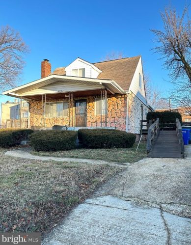 4922 Astor Pl, Washington, DC 20019-6251