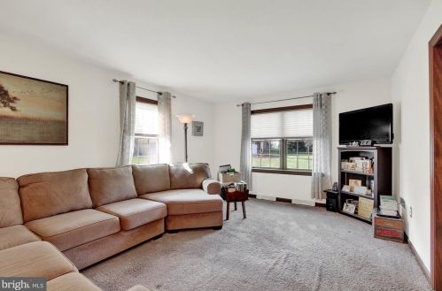 1010 Flagstone Ct, Lancaster, PA 17603-9457