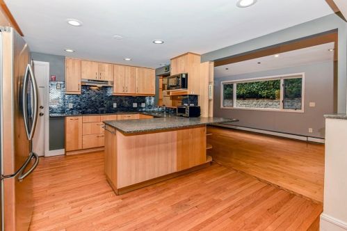 230 Austin St, Newton MA 02465-2501 exterior