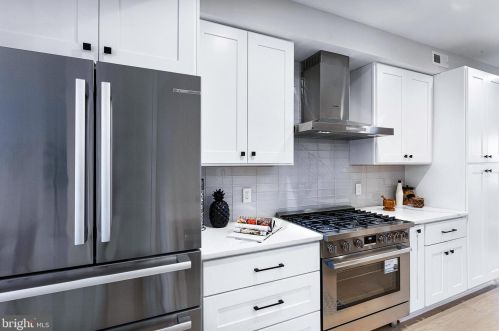 1733 Independence Ave, Washington DC  20003-1637 exterior