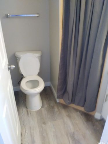 7965 Linton Dr, Taylorsville UT 84088-4632 exterior