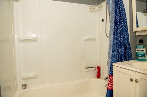 229 College St, Springfield MA 01109-4404 exterior