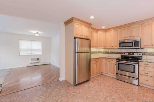 915 Church St, Bohemia NY 11716-5007 exterior