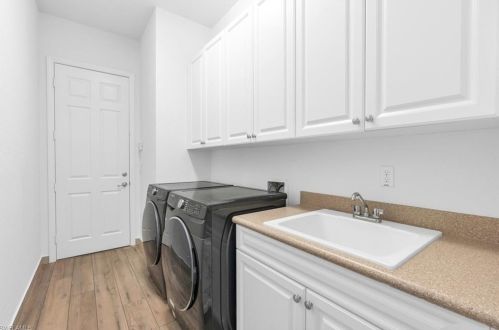 3376 Atlantic Cir, Naples FL 34119-8636 exterior