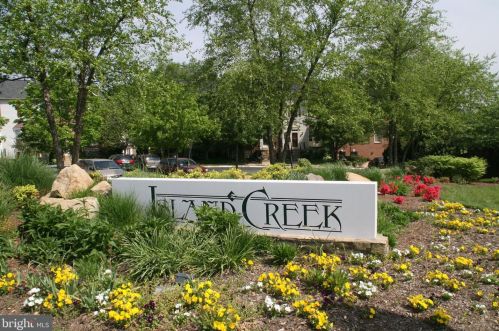 6608 Netties Ln, Alexandria VA 22315-6008 exterior