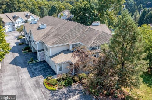 804 Country Pl Dr, Lancaster PA 17601-1793 exterior