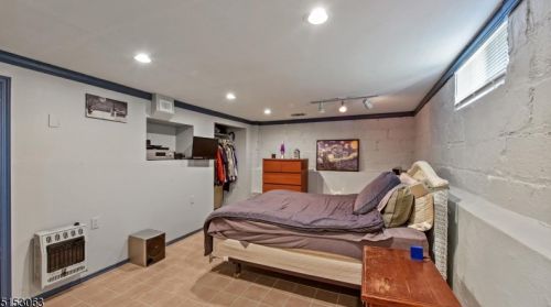 128 Mohawk Dr, Cranford NJ 07016-3364 exterior