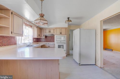 308 Henson Rd, Glen Burnie MD 21060-7749 exterior