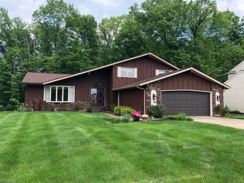 13339 Compass Point Dr, Cleveland, OH 44136-8007