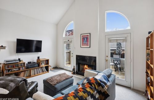 1541 Nelson St, Chicago IL 60657-3028 exterior