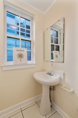 210 Pearson St, Chicago IL  60611-2363 exterior