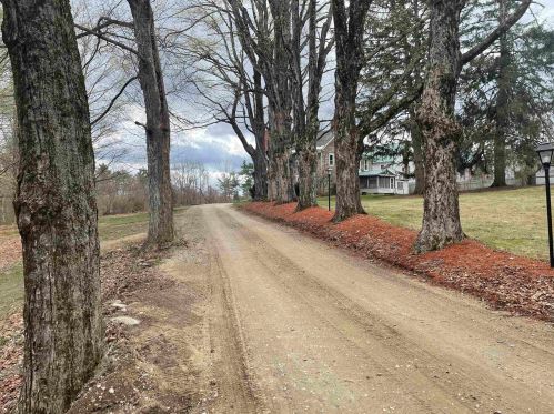 1240 Franklin Pierce Hwy, Barrington NH 03825-7331 exterior