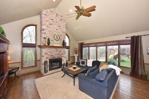 6945 Tesch Ave, Milwaukee WI 53220-2417 exterior