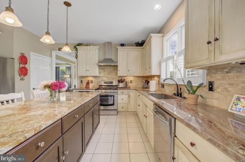 5 Cobblestone Ct, Columbus NJ 08022-1969 exterior