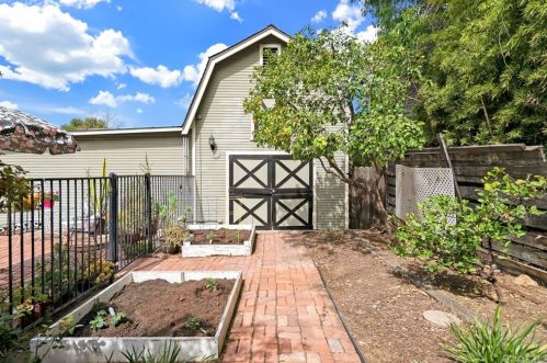 4895 Brockton Ave, Riverside CA 92506-1128 exterior