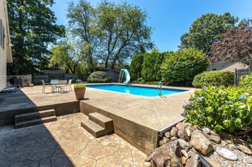 17 Longstreet Rd, Peabody, MA 01960-2815