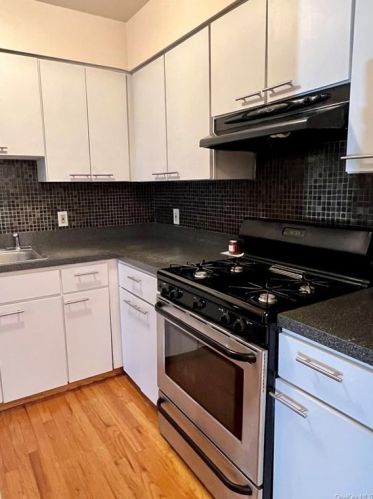 3 Ruth Ct, Middletown NY 10940-5328 exterior