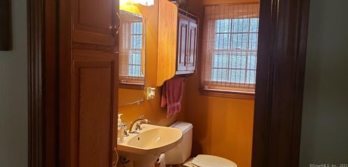 17 Stonehill Dr, Deep River CT 06419-1144 exterior