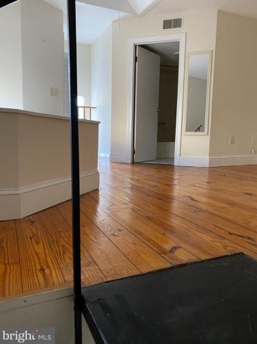 800 9th St, Philadelphia PA  19123-1968 exterior