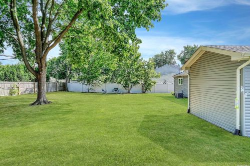 21 Orchid Ln, Commack NY exterior