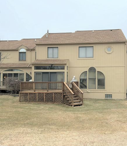 2239 Crystal Dr, Rochester MI 48309-3755 exterior