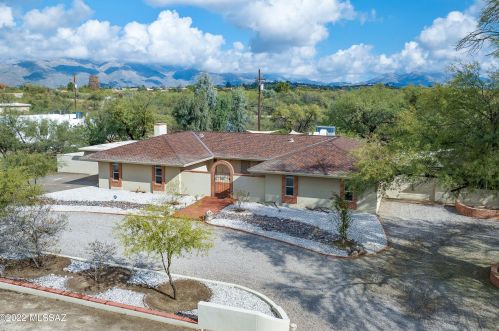 8930 Bears Path Rd, Tucson AZ  85749-8139 exterior