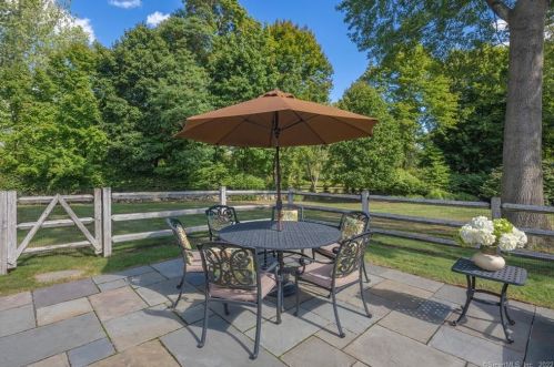 140 Long Lots Rd, Westport CT 06880-3826 exterior