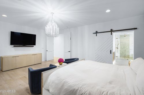 5841 Echo Canyon Cir, Phoenix AZ 85018-1243 exterior