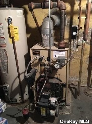 144 Carpenter St, Valley Stream NY 11580-4403 exterior