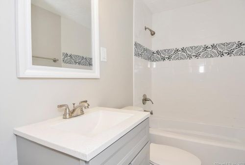 322 Glen St, New Britain CT  06051-3406 exterior