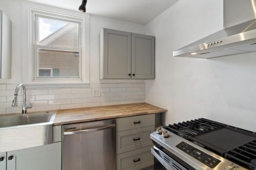 1614 Aurelius St, Pittsburgh PA 15218-2320 exterior