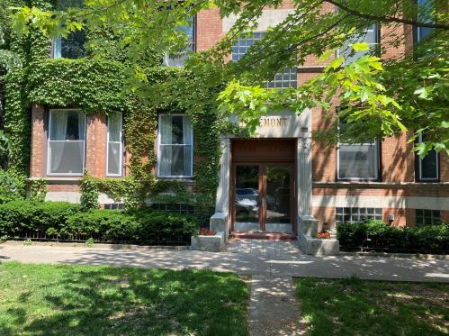 3719 Fremont St, Chicago, IL 60613-3911