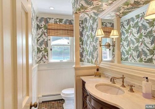 36 Saddle River Rd, Upper Saddle River NJ  07458-3205 exterior