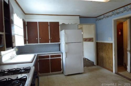 175 Mansfield Rd, Torrington CT 06791-2514 exterior