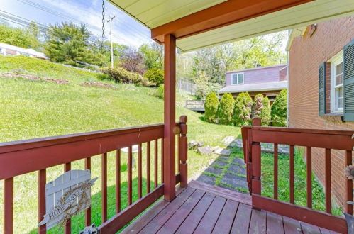 1206 Cir Dr, Pittsburgh PA 15221-4502 exterior