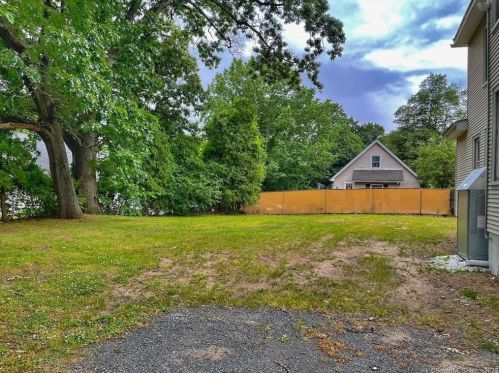 14 Carl St, Enfield, CT 06082-1904