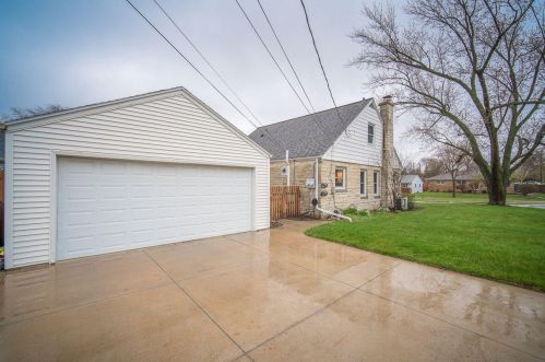 8528 Morgan Ave, Milwaukee WI 53228-1520 exterior