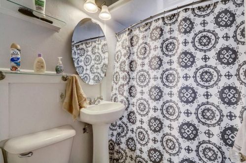 1983 76, Milwaukee WI 53219-1128 exterior