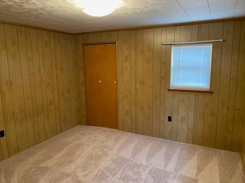 64 Race St, Manor PA 15665-1609 exterior